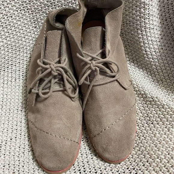 Toms Suede Ankle Boot, Size 9 - Picture 2 of 4